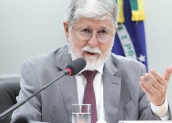 Celso Amorim defende que Brasil deve insistir em diálogo com Venezuela