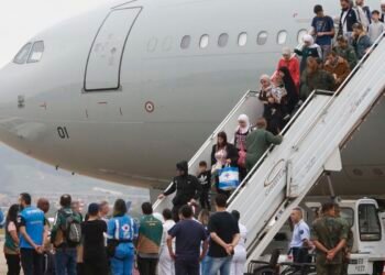 Sexto voo de repatriação do Líbano chega com 212 passageiros