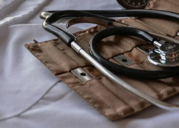 CFM: a cada três horas, um médico é vítima de violência no Brasil