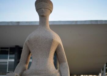 Mais de 30 mil bacharéis em direito fazem exame da magistratura