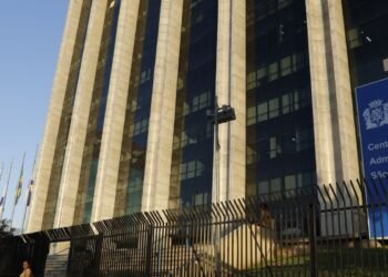 Saiba a atribuição do prefeito e como fiscalizar o seu representante