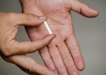 Anvisa suspende venda e propaganda de “chips da beleza”