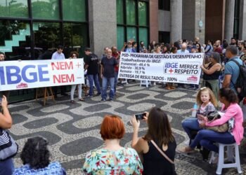 Funcionários do IBGE fazem paralisação de 24 horas