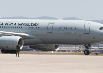 Raízes do Cedro: quinto voo decola do Líbano com 220 repatriados