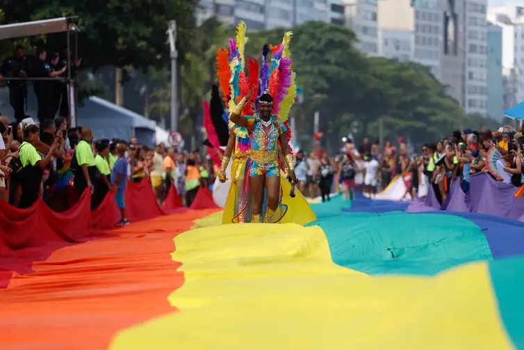 Fernando Frazão/Agência Brasil Rio de Janeiro (RJ) 24/11/2024 - A 29° edição da Parada do Orgulho LGBTI+ acontece na praia de Copacabana. Foto: Fernando Frazão/Agência Brasil