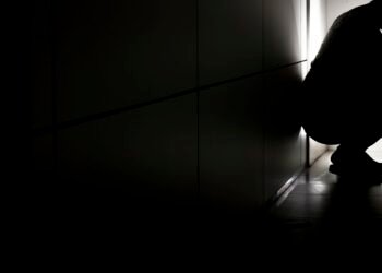 Violência aumenta risco de internação psiquiátrica entre jovens