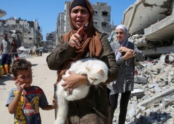 Israel ordena saída de moradores de subúrbios de Gaza