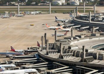 Aviões da força aérea britânica fazem pouso de emergência no Rio