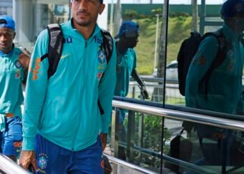 Seleção desembarca em Salvador para jogo contra o Uruguai
