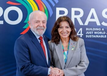 Lula reúne-se no Rio com a prefeita de Paris