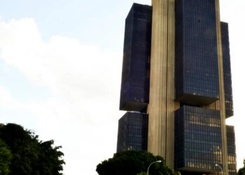 BC leiloará US$ 4 bi de reservas internacionais para segurar dólar