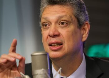 PEC 6x1 ainda não foi discutida no núcleo do governo, diz ministro