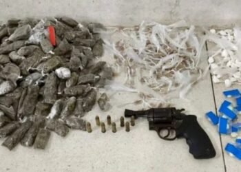 Adolescente é apreendido com drogas e arma de fogo na Bahia