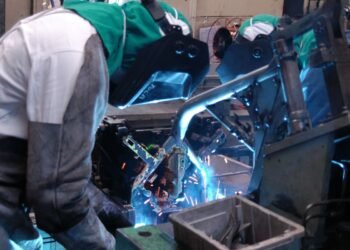 Setor de máquinas registra crescimento em outubro, diz Abimaq