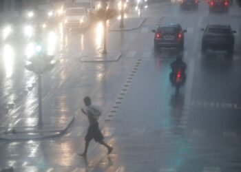 Após chuvas, São Paulo registra enchentes e voos cancelados