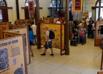 Histórias de vida em formato de cordel são tema de exposição em SP