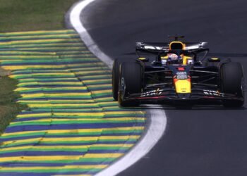 Chuva forte em SP faz F1 adiar sessão classificatória para domingo