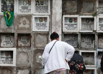 Dino determina a cemitérios cobrarem valores anteriores à privatização