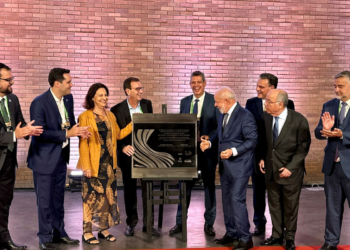 Lula inaugura com prefeito Eduardo Paes placa de revitalização do MAM