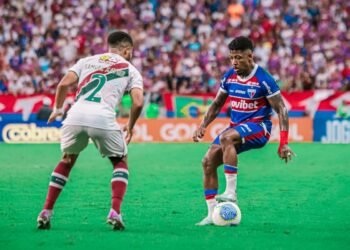 Fluminense e Fortaleza fazem duelo de opostos no Brasileiro