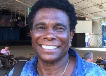 Após 50 anos, Neguinho da Beija-Flor anuncia último desfile em 2025