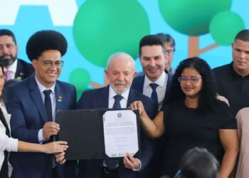 Lula lança programa de urbanização de favelas Periferia Viva