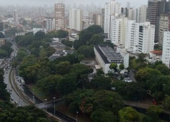 Bahia tem alerta de chuvas intensas e acumulada até esta quinta-feira