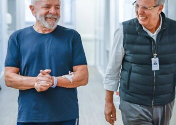 Lula recebe alta e deixará hospital ainda neste domingo