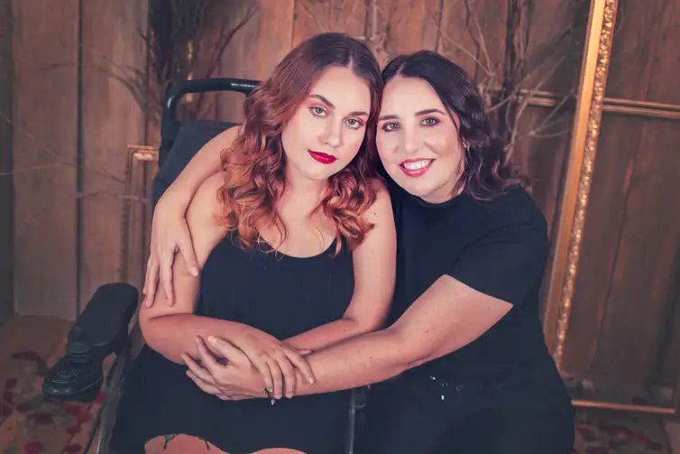 Crédito: Larissa Lali Rio de Janeiro – 09/12/2024 Organizações que atuam em defesa dos direitos de pessoas com Atrofia Muscular Espinhal (AME) cobram do Ministério da Saúde a publicação da atualização do Protocolo Clínico e Diretrizes Terapêuticas (PCDT) de AME. (Aline e Iris).
Crédito: Larissa Lali