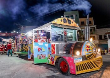 Com show de fogos e luzes, milhares de pessoas acompanham abertura do Natal de Candeias  – Prefeitura Municipal de Candeias.