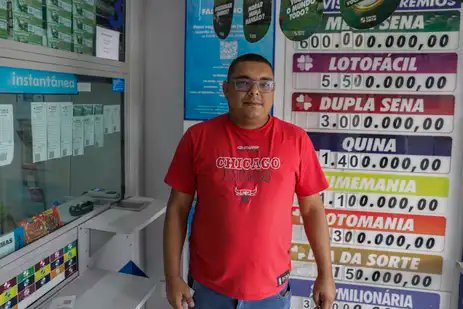 Brasília (DF) 28/12/2024 – Jogo da mega sena da virada com estimativa de 600 milhões de reais, Waldisley da Silva 34 anos, disse que `pararia de trabalhar e iria curtia a vida`
Foto: Joédson Alves/Agência Brasil