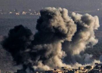 Rebeldes tomam a 2ª maior cidade da Síria em ofensiva contra Assad