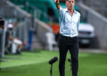 Renato Gaúcho deixa comando do Grêmio e se emociona em rede social