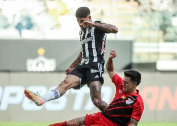 Athletico-PR perde e cai para a Série B do Brasileiro
