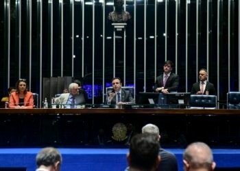 Senado aprova novos limites de gastos públicos em caso de déficit