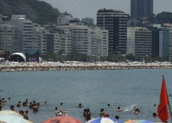 Fiscalização encontra irregularidades em hotéis na orla de Copacabana