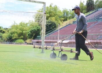 Gramado do Estádio de Pituaçu recebe aplicação de novas tecnologias apresentadas no Simpósio Verde da Sudesb