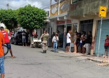 Homem mantém mulher refém em mercadinho no interior baiano