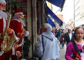 Mais paulistanos pretendem dar presentes neste Natal, diz FecomercioSP