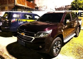 Homem pega carro emprestado do filho e acaba levado para a delegacia na Bahia