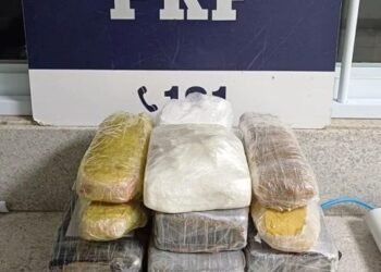 PRF prende homem com mais de 7 kg de drogas em um ônibus na Bahia