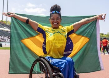 Natural de Ibipeba, a atleta Raíssa Machado foi vice-campeã paralímpica no lançamento de dardos classe F56