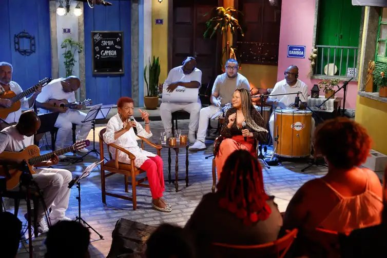 Rio de Janeiro (RJ)24/09/2024 – A cantora Leci Brandão participa do programa Samba na Gamboa, da TV Brasil, apresentado por Teresa Cristina. Foto: Fernando Frazão/Agência Brasil