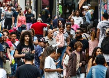 Serasa: número de pessoas endividadas no país chega a 73 milhões