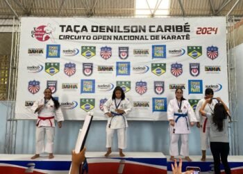 Alunos de karatê do Centro de Boxe medalham em evento nacional em Salvador