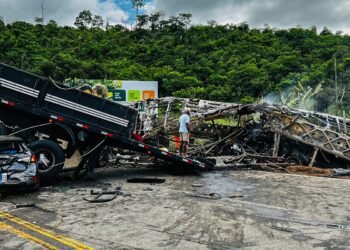 Acidente em rodovia deixa 22 mortos em Minas Gerais