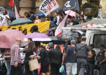 Manifestação pede saída do secretário de Segurança Pública de SP