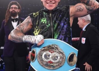 Bia Ferreira bate francesa e mantém cinturão de campeã mundial de boxe