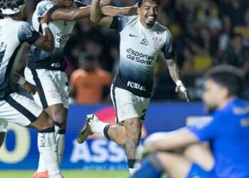 Bahia e Corinthians pressionam Cruzeiro em disputa por Libertadores