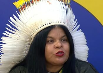 Ministra Sonia Guajajara recebe da ONU o Prêmio Campeões da Terra